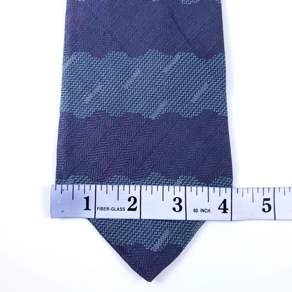 Calvin Klein Blue Wavy Striped 100% Silk Men Necktie 57x4 - NWOT - Picture 3 of 6